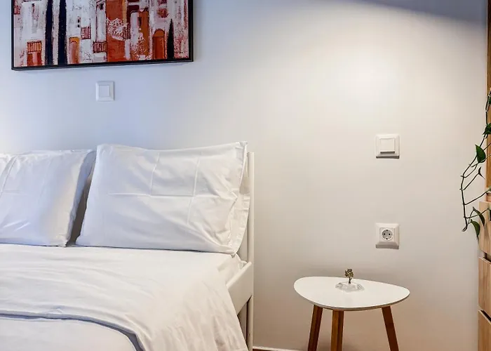 Apartment Near Metro + Port