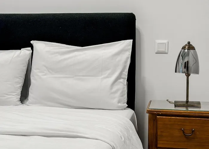 Apartment Near Metro + Port