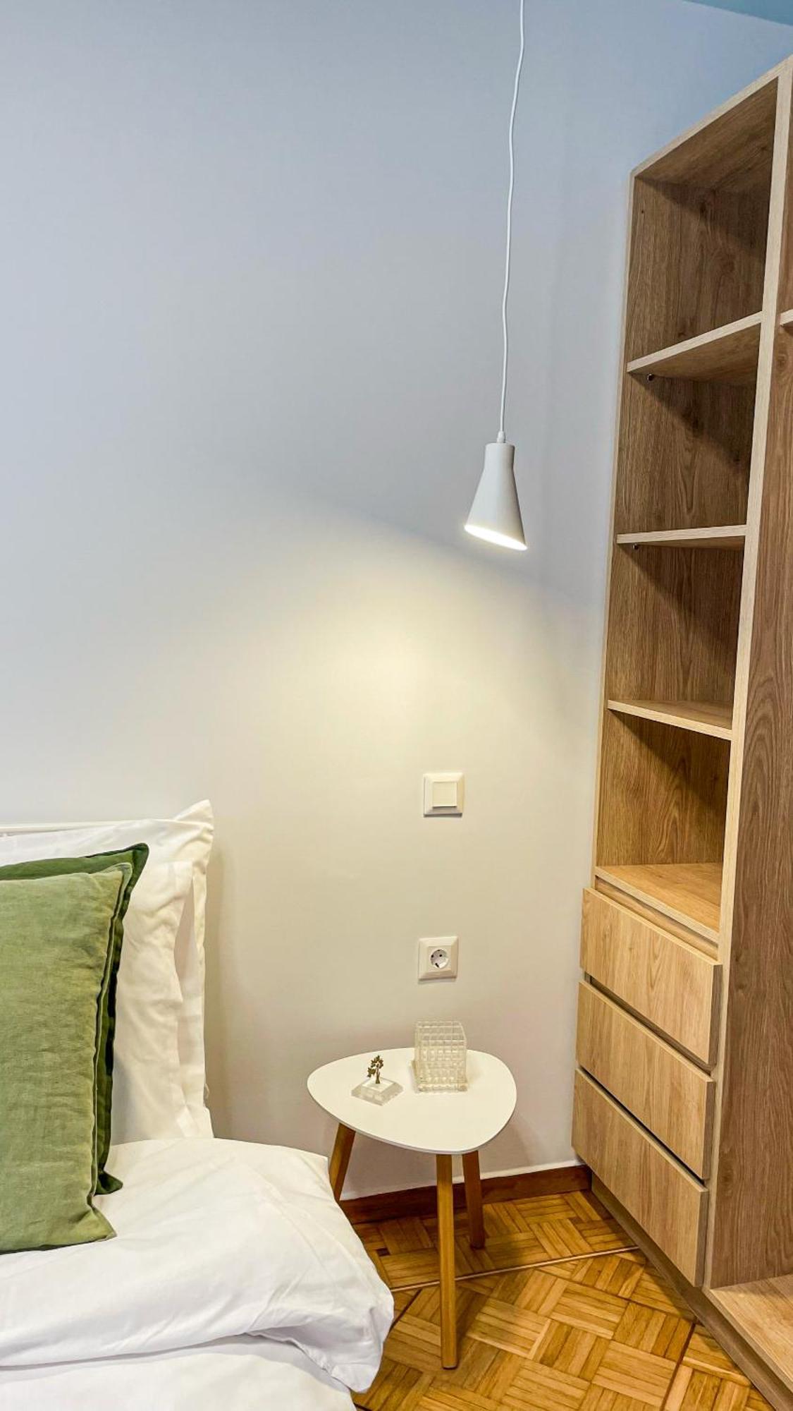 Near Metro + Port Apartment